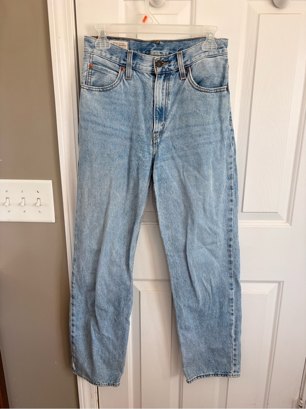 Levi’s Classic Light Blue Women’s Jeans - Casual Straight Fit Size 26